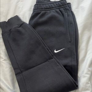Nike Men’s Dark Gray Sweatpants with cuffed bottoms